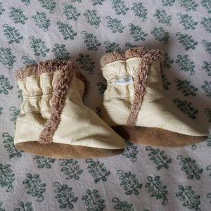 Robeez leather, suede & faux fur baby booties